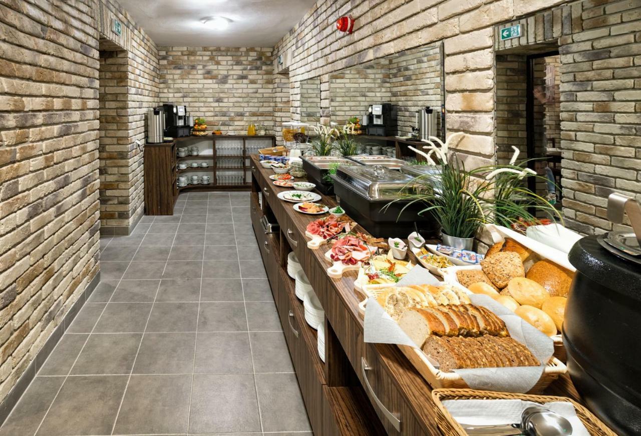 Hotel Lublin Bagian luar foto